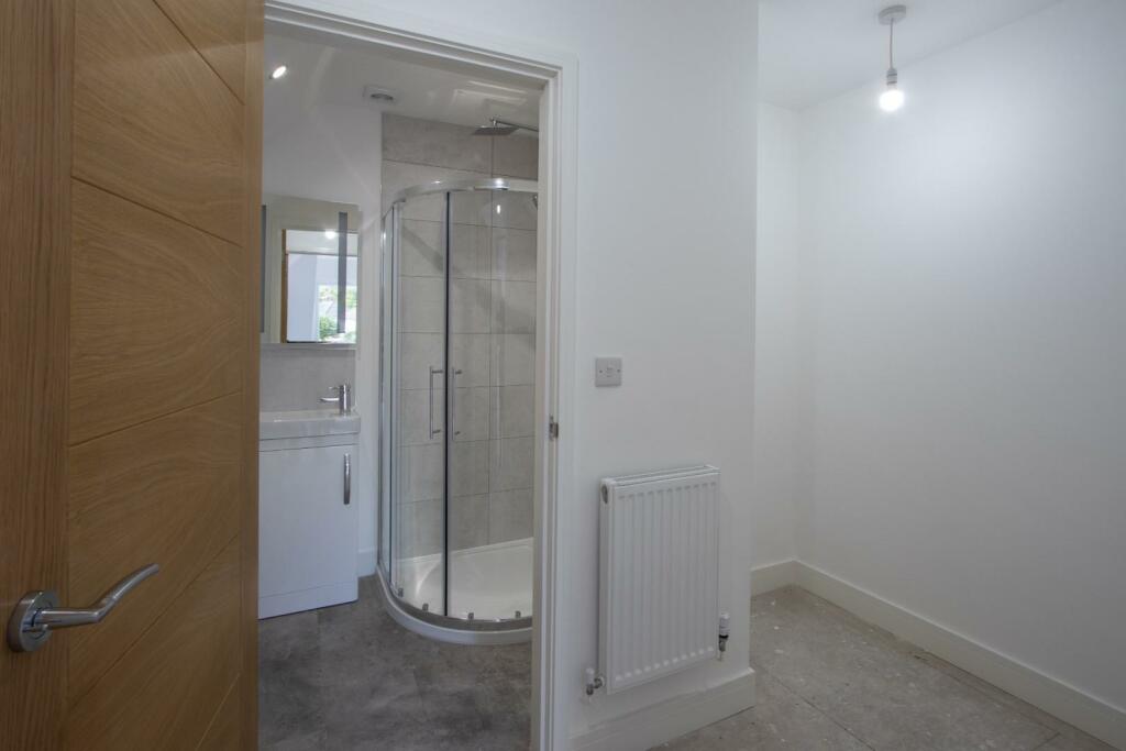 ensuite.jpg