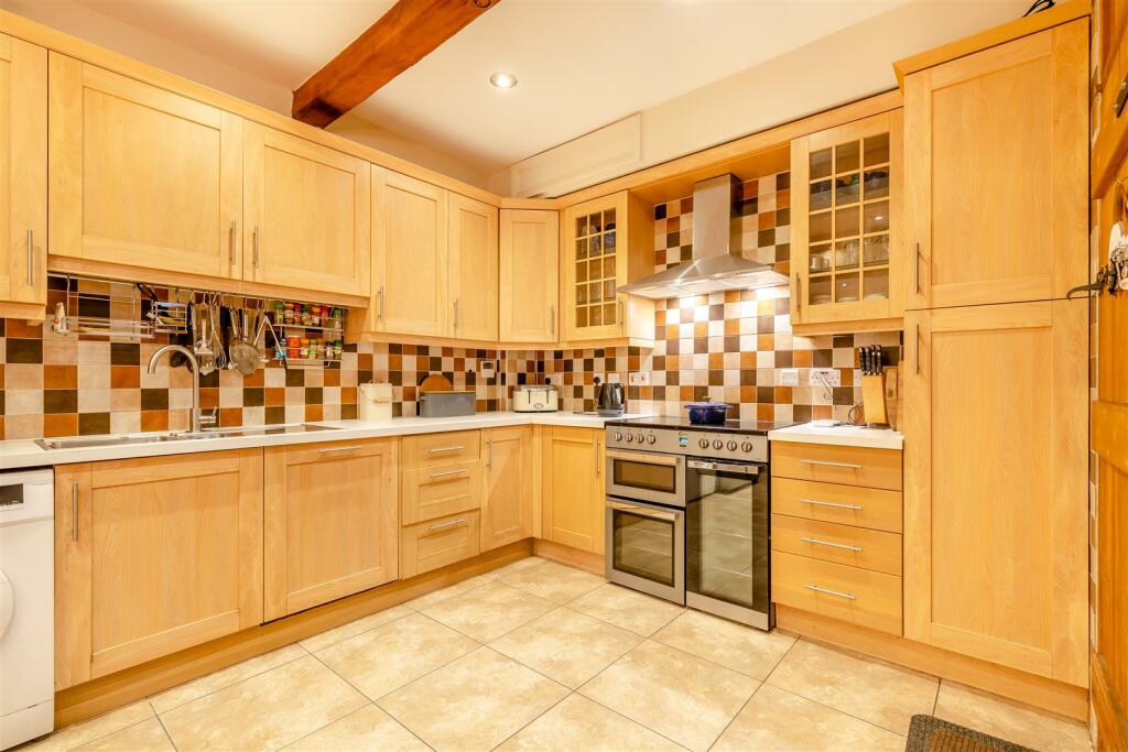 8580394-interior22.jpg