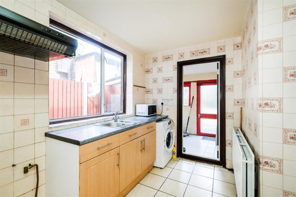 kitchen 2.jpg