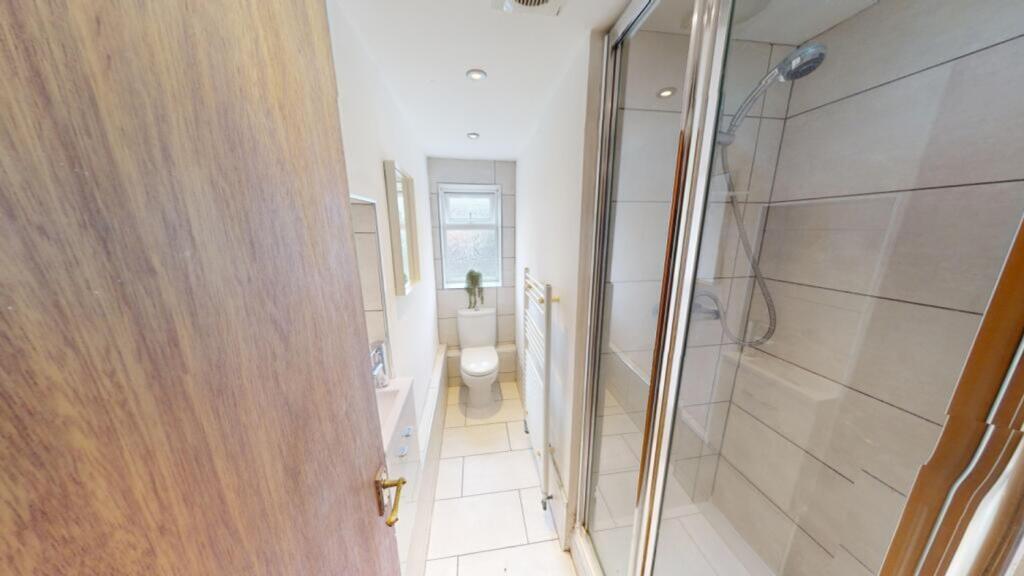 A modern and clean bathroom featuring a spaciou...