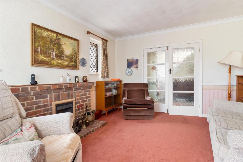 8 Midhurst Close-013.jpg
