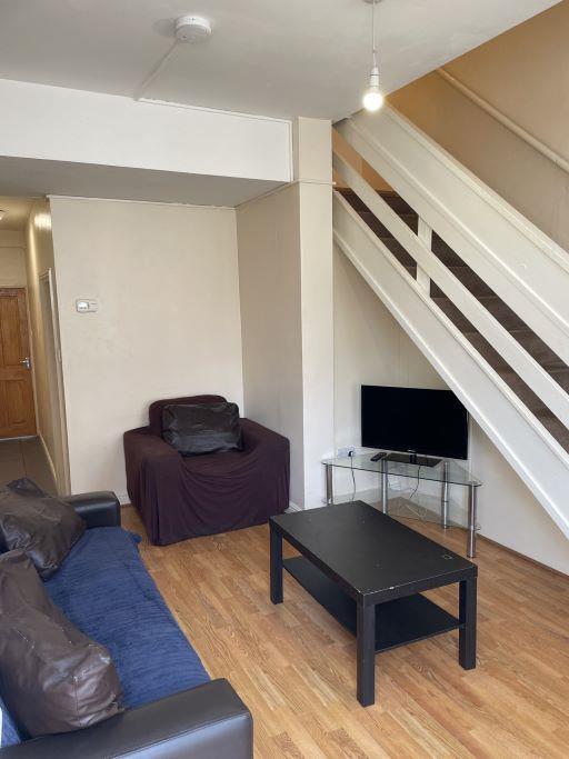 thumbnail_IMG_5009 Lounge 2 pixel reduction.jpg