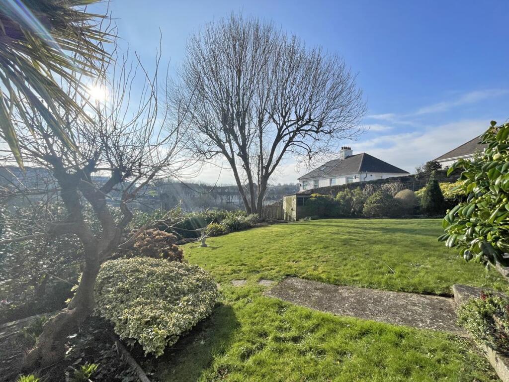 Pilgrim Close 7 - Garden 3.jpg