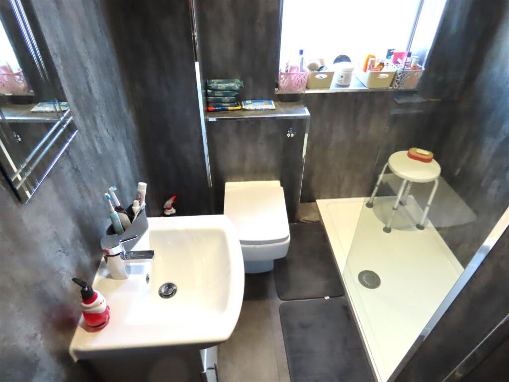 SHOWER ROOM