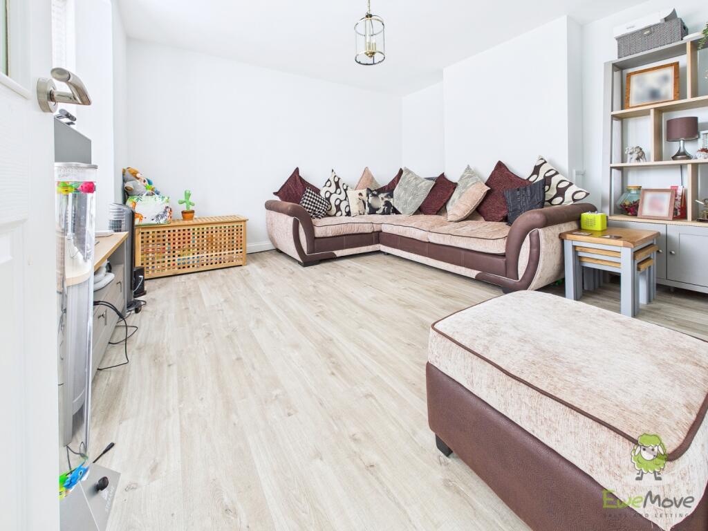 CAM01543G0-PR0160-STILL013