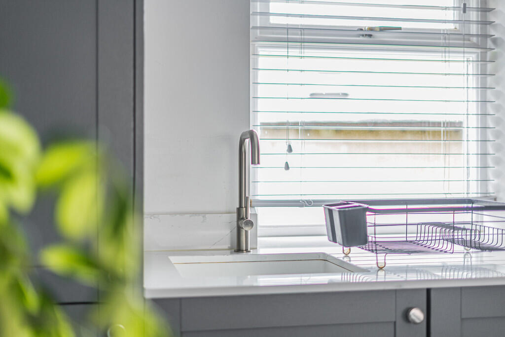 Kitchen/Living Ro...