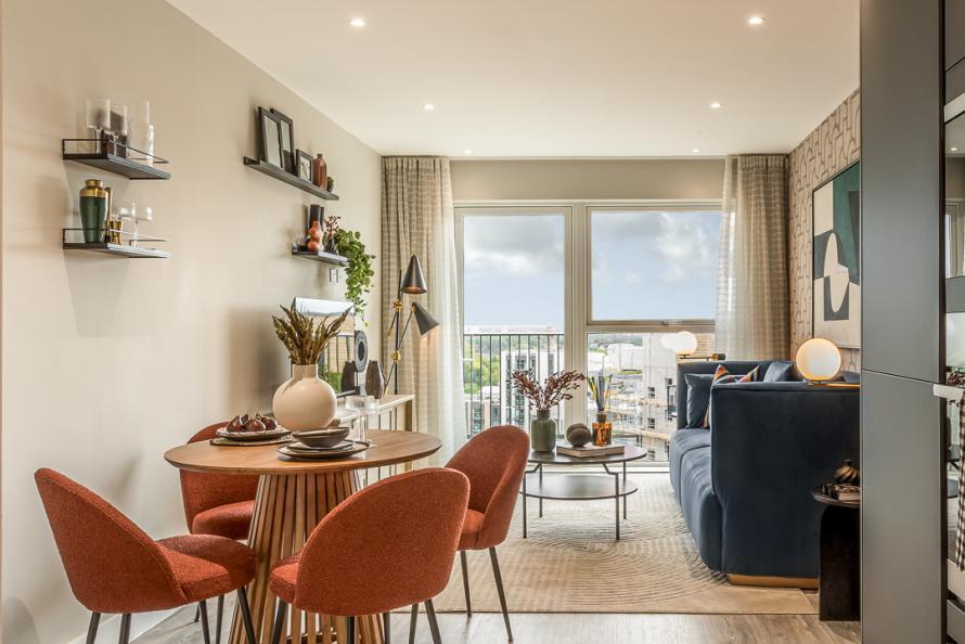 Kew Bridge Rise, 1 Bed show home, dining