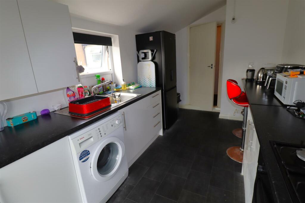 Top Floor Kitchen (3).JPG