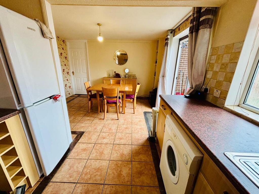 Fitted Dining Kitchen: