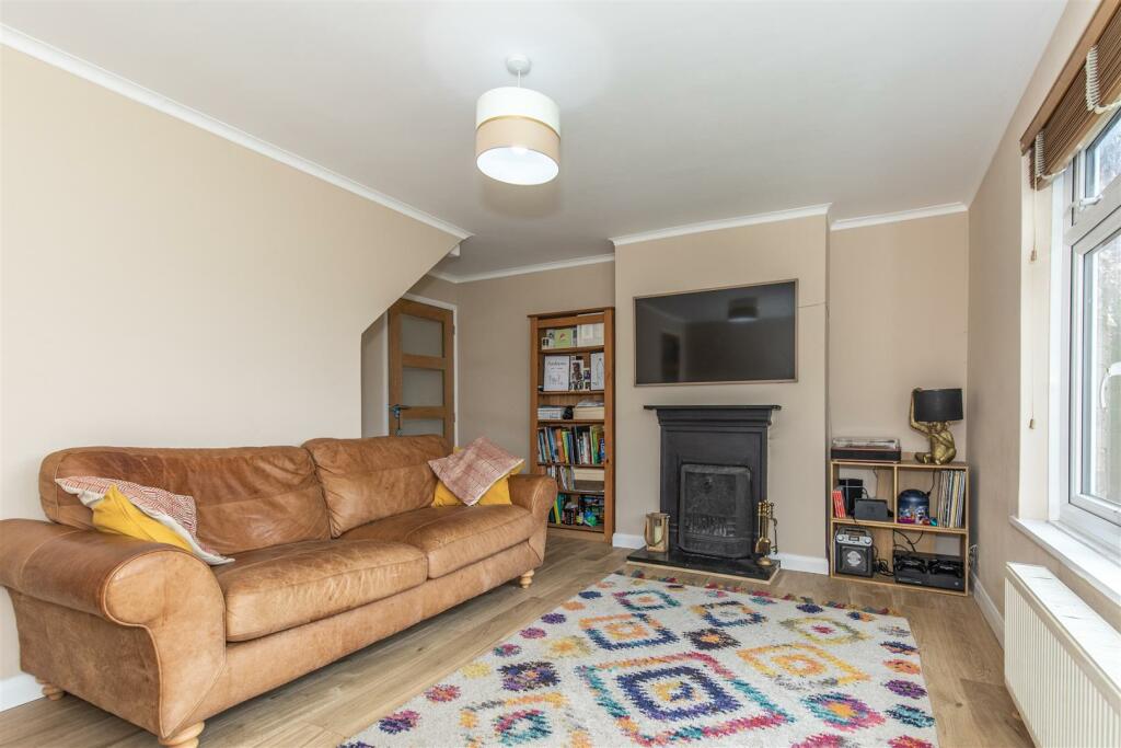 2 Somerset Close14.jpg