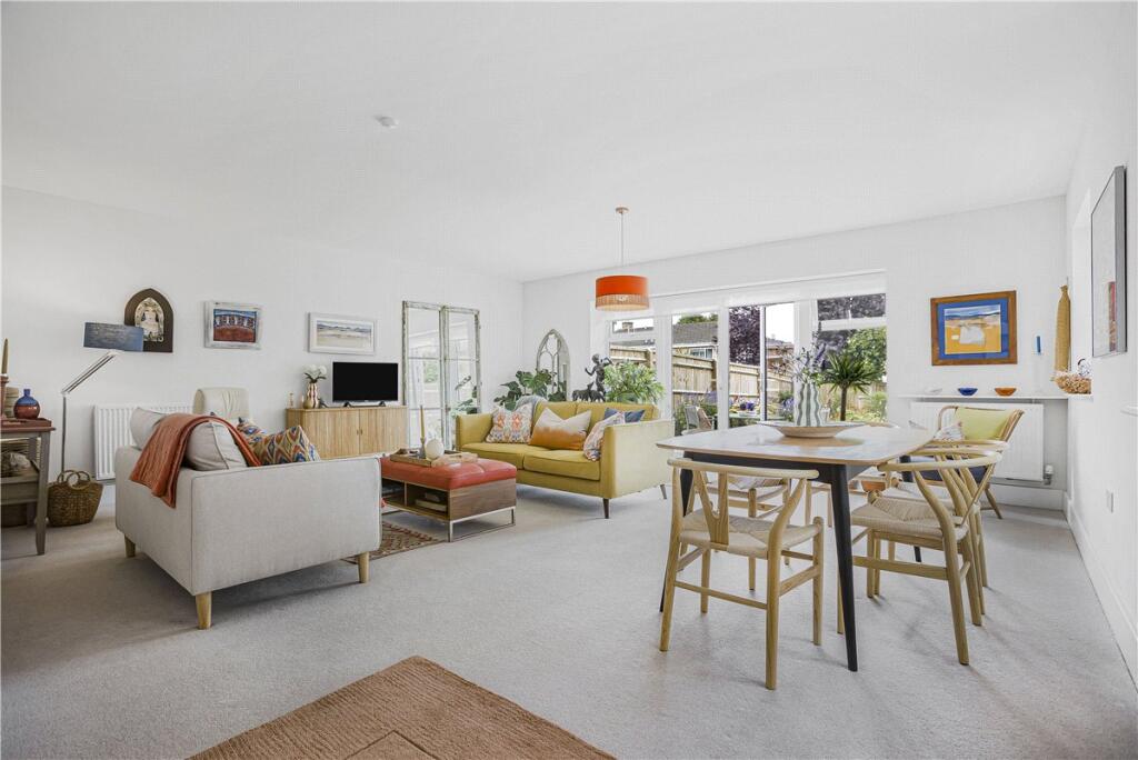 Sitting/Dining Room