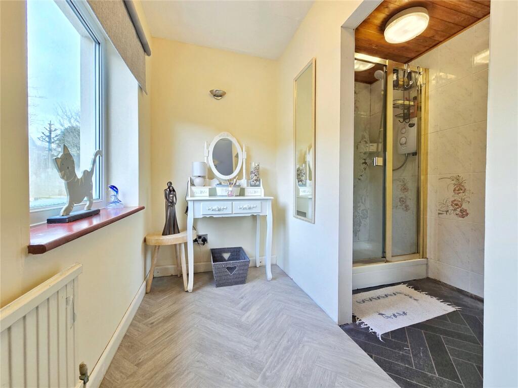 Dressing Rm/En-Suite