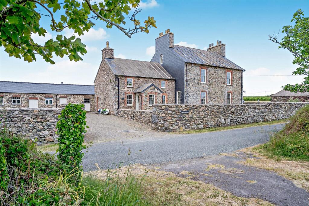 Farmhouse &amp; Cottage