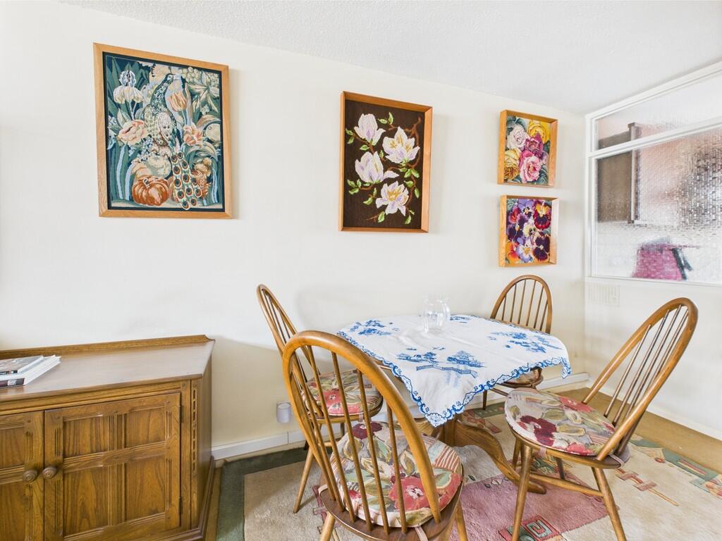 CAM03974G0-PR0135...