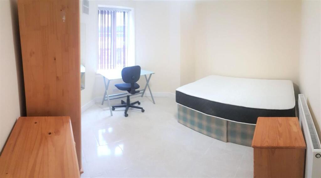 Bright, simply furnished double bedroom with a ...