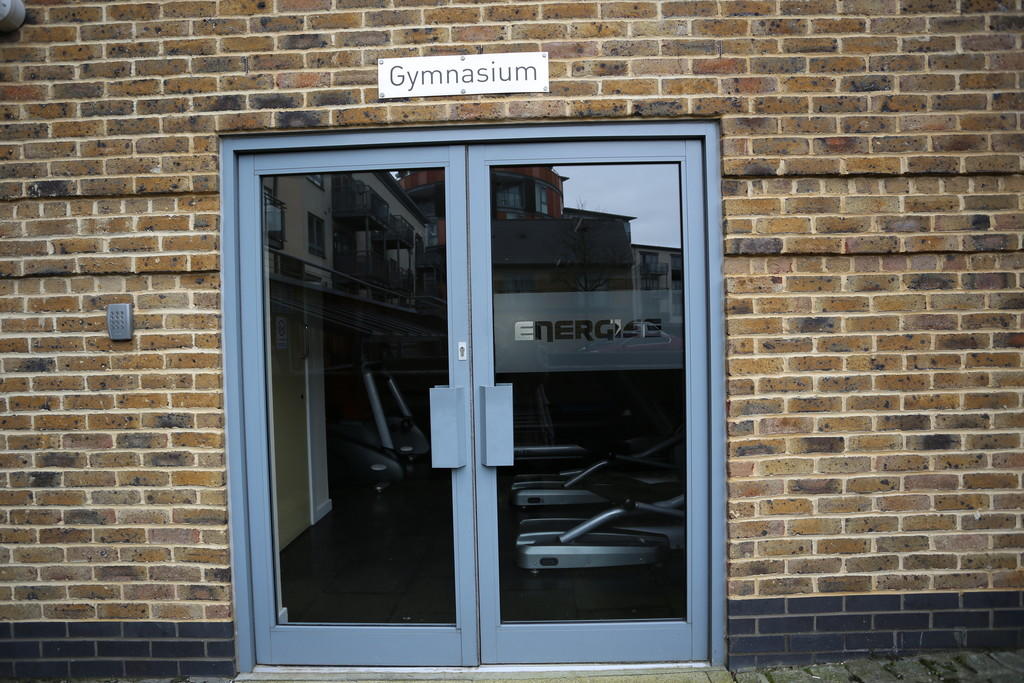 Communal Gym - En...