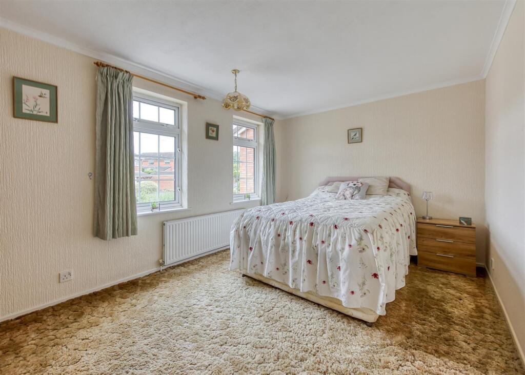 5 Churchward Grove-Bedroom 1.jpg