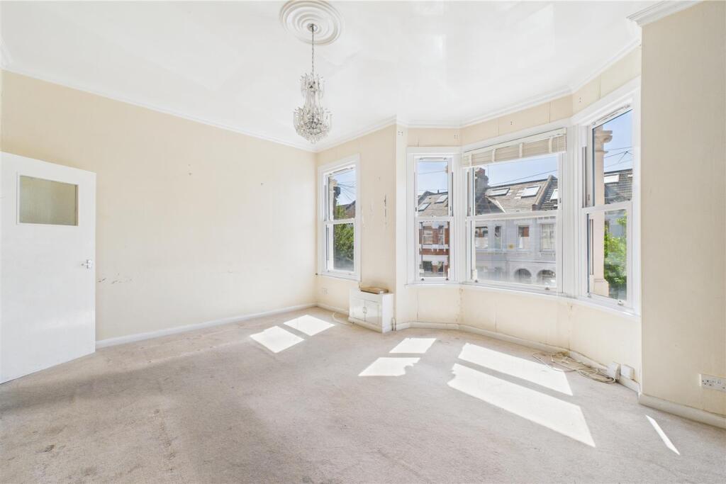 Flat B - reception