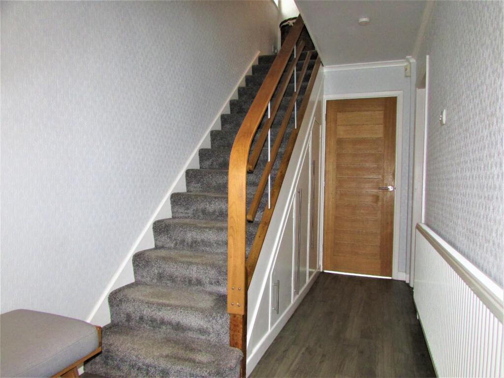 WarwickRd32hall.JPG