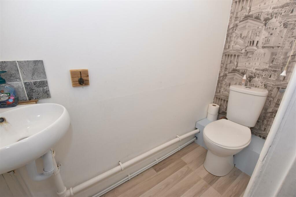 First Floor WC.JPG