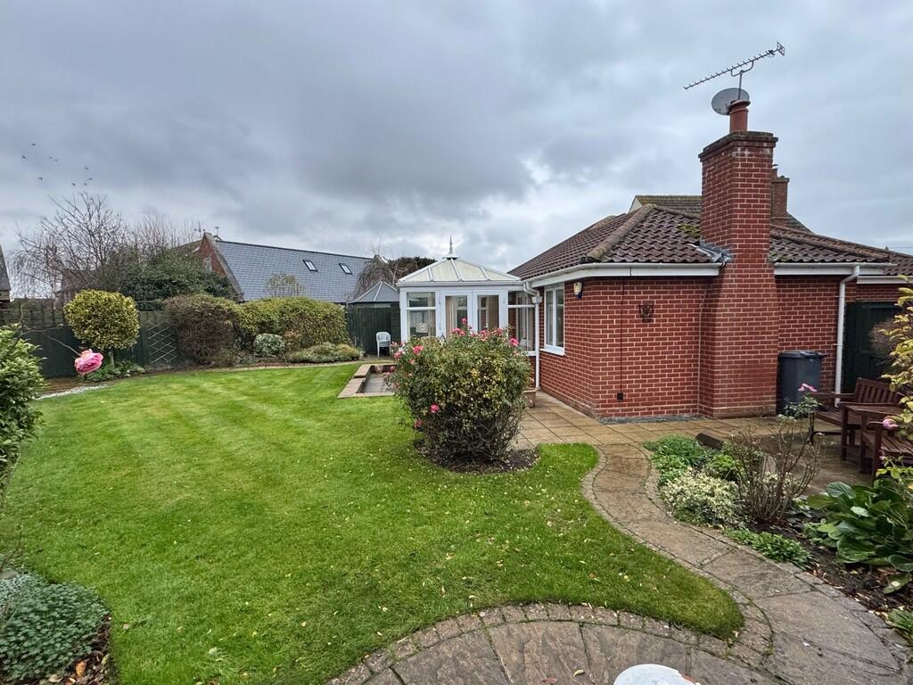 REAR GARDEN 1
