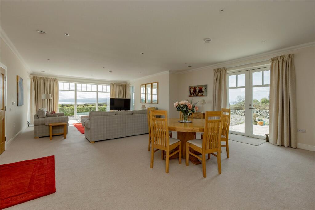 Living/Dining Area