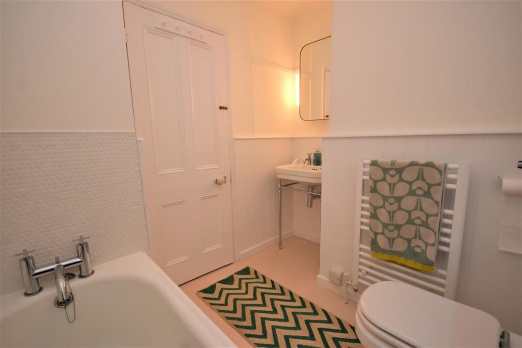Bathroom.JPG