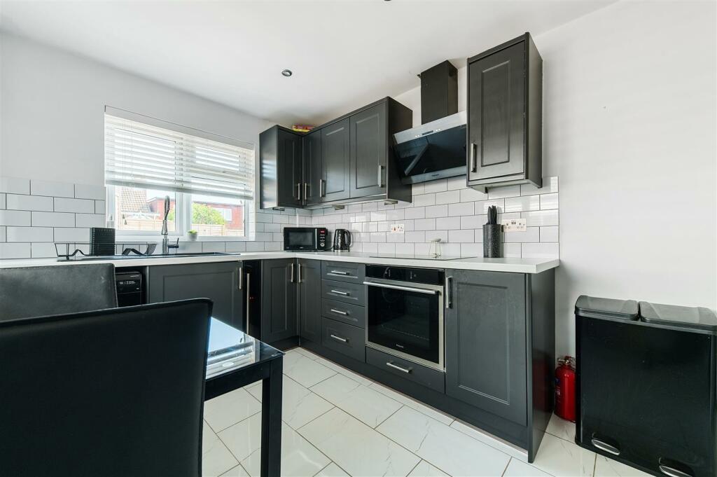 161 North Lane, BN41 2HH (15).jpg
