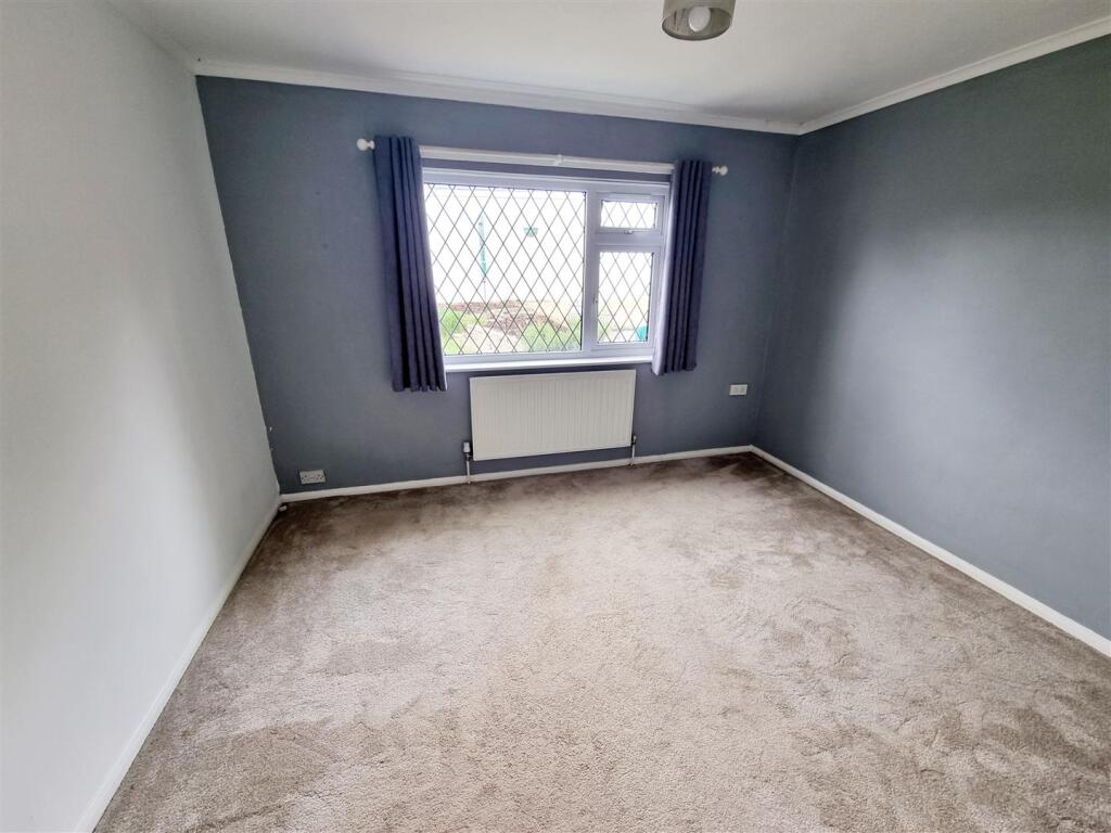 Bed 2.jpg