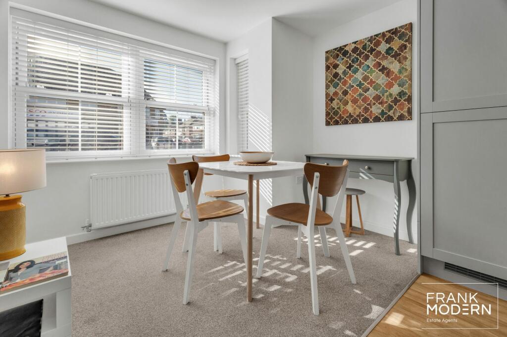 Lounge / Kitchen