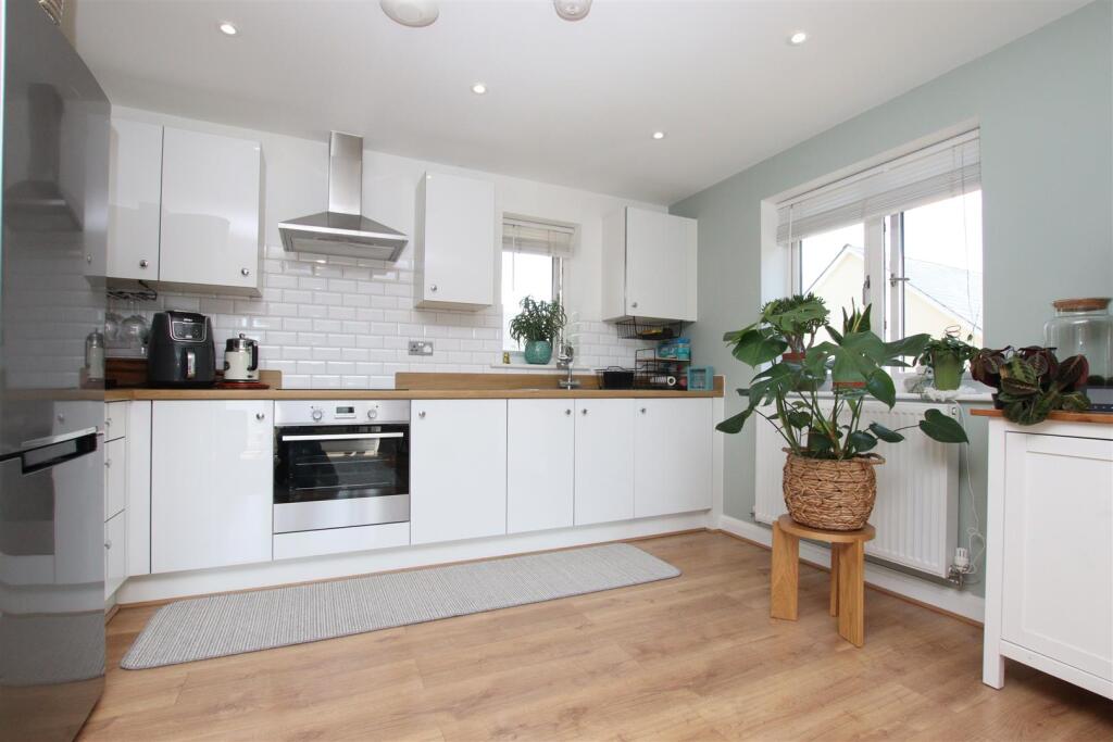 Kitchen Area.JPG