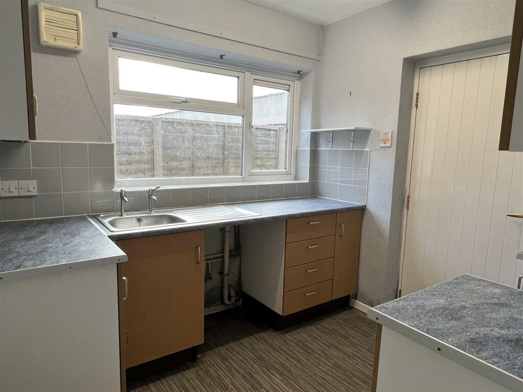 Kitchen 1.jpeg