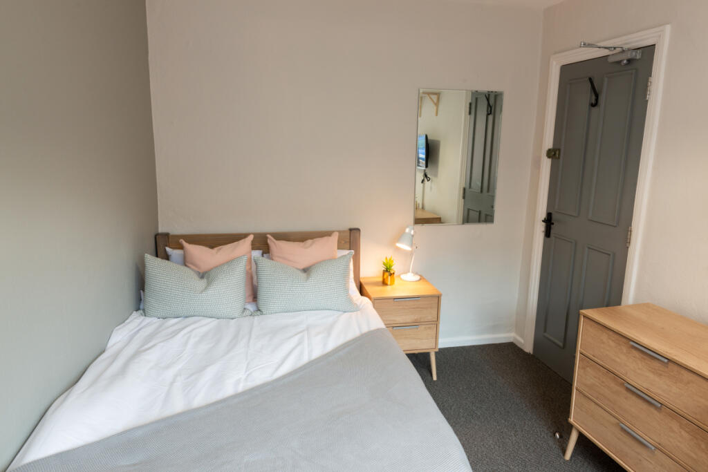 11 Well Street, Bedroom 10