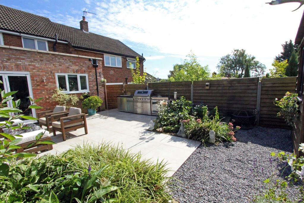IMG_3664 garden rear.jpg