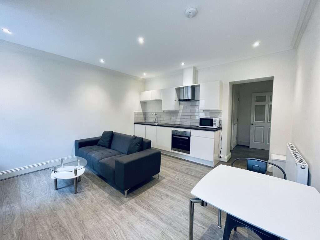 Flat_2_8_St_James_Row