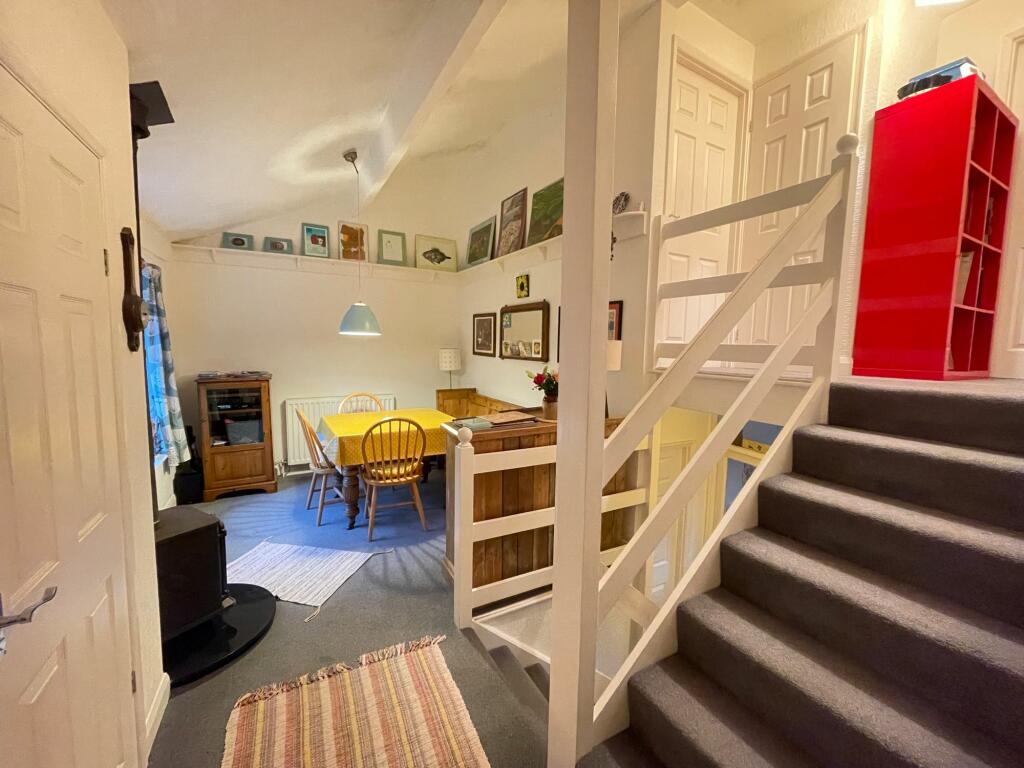 FIRST FLOOR LANDING