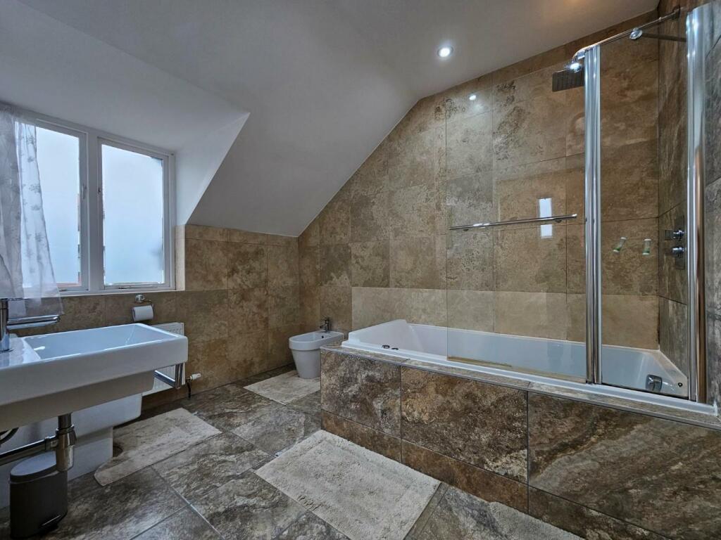Bedroom 1 En-Suite