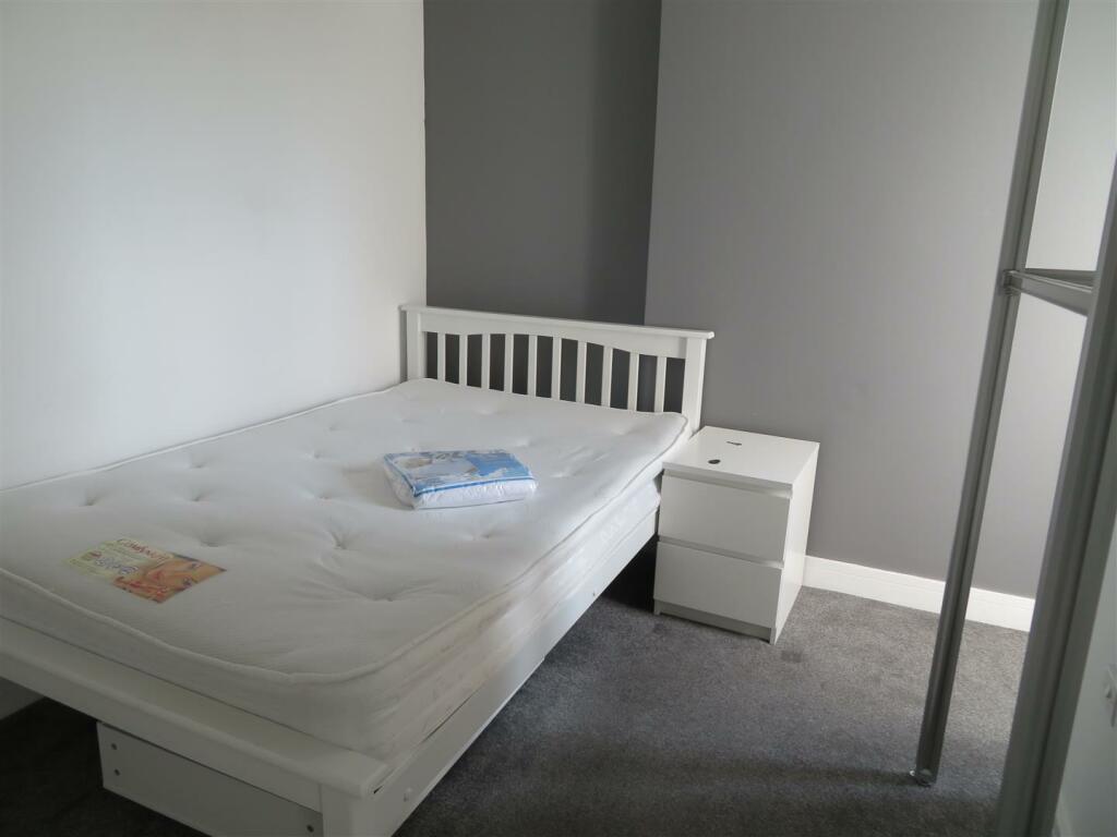 27 Rugby Bed6.JPG