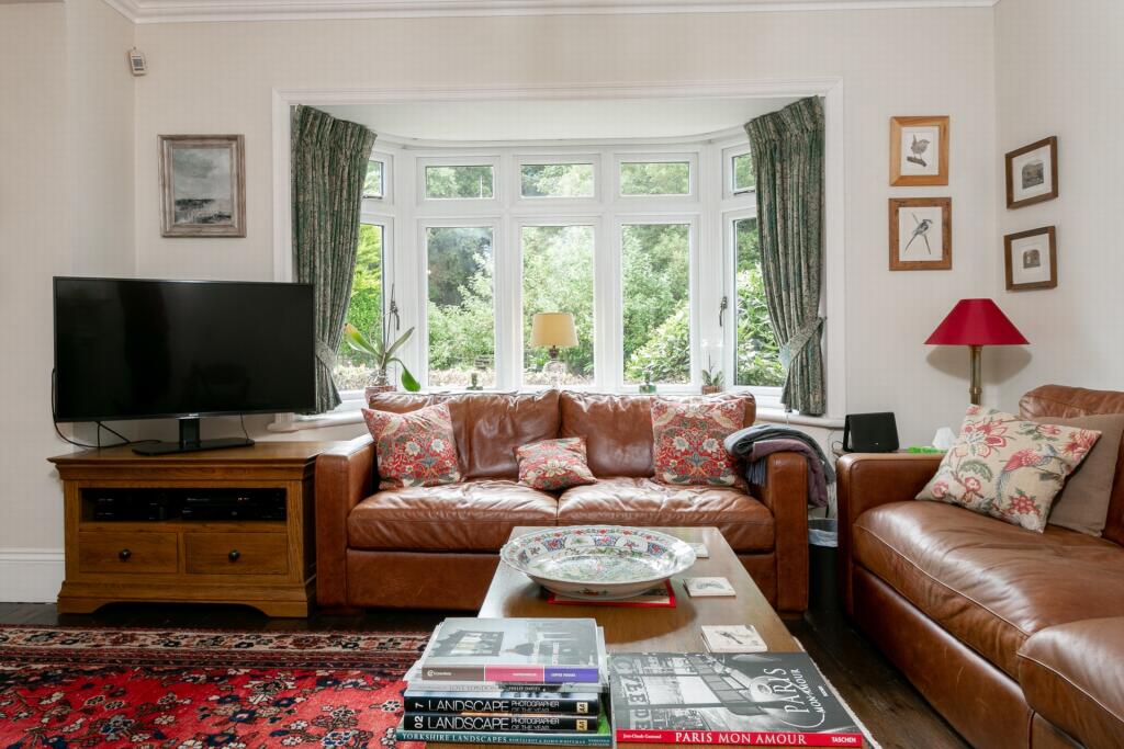 Sitting/dining rm