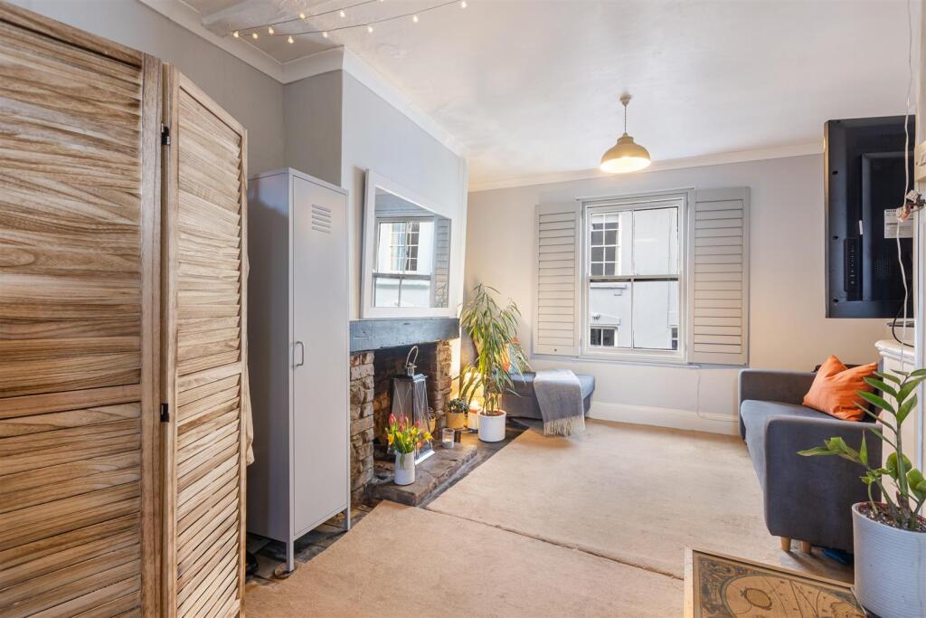 A11 - 37 Crowthers Hill Dartmouth - 250130.jpg