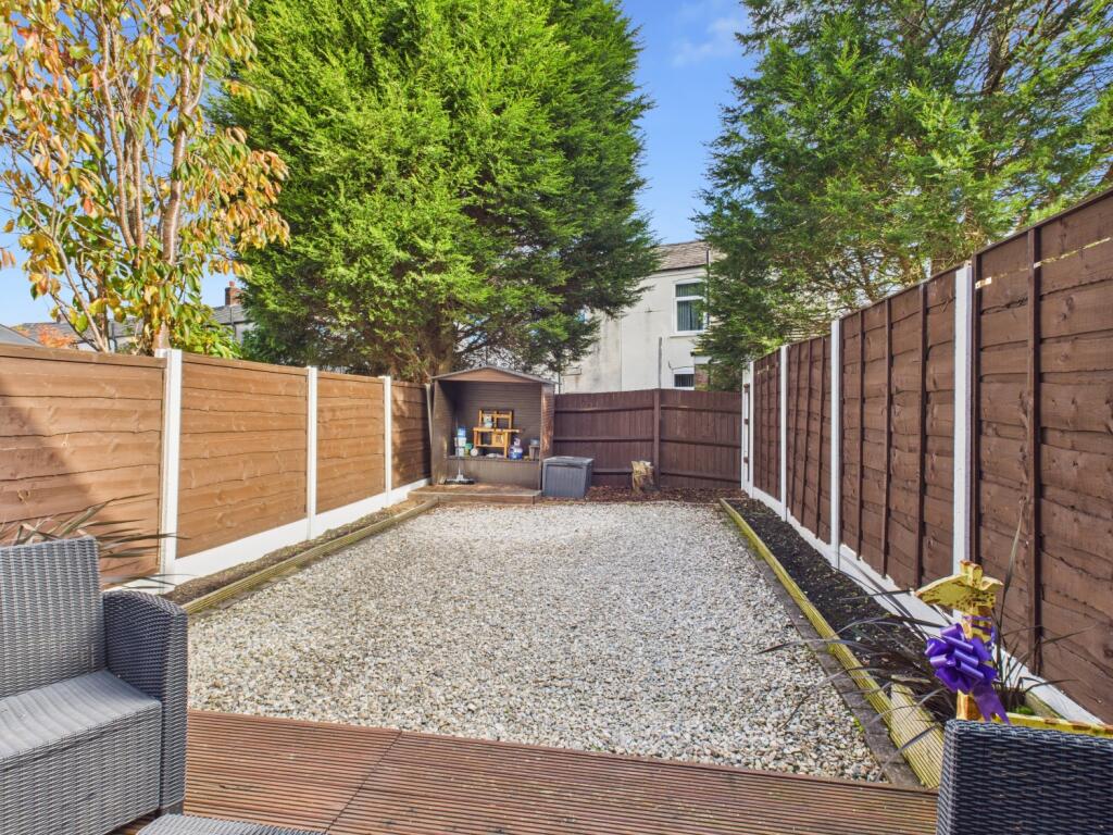 CAM03729G0-PR0163-STILL013