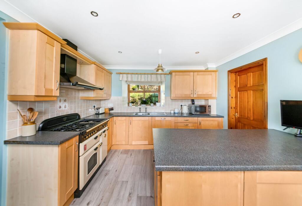 HIGH NOOK -DINING KITCHEN