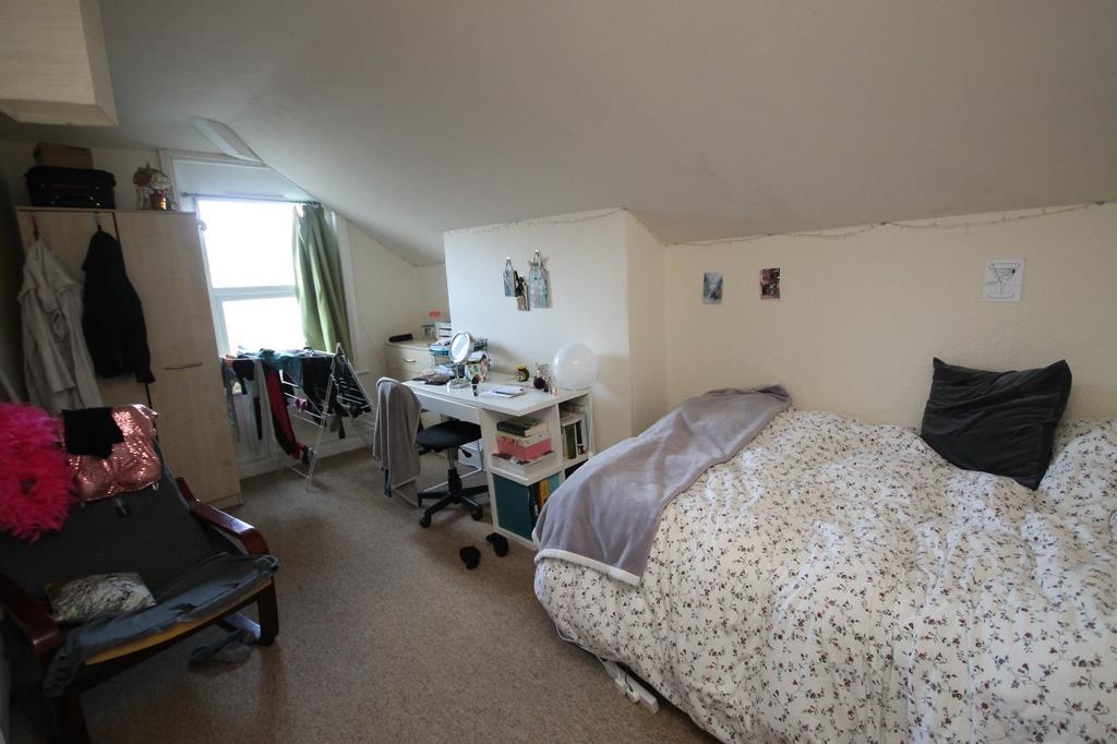 Bedroom One (Copy).JPG