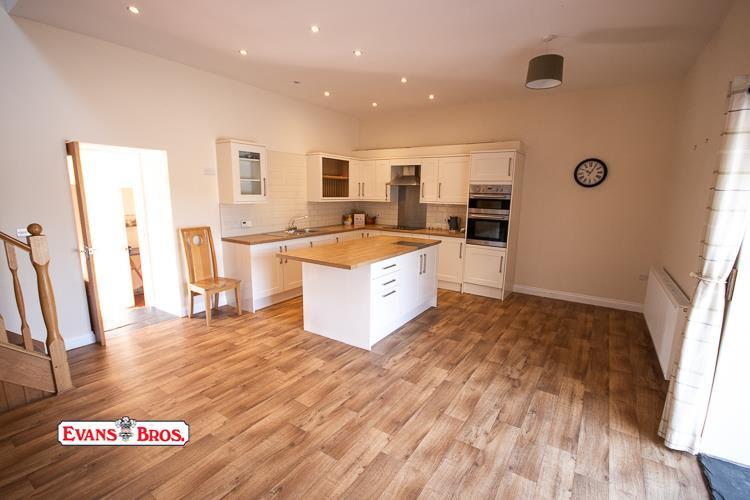 OPEN PLAN KITCHEN / DINING ROOM
