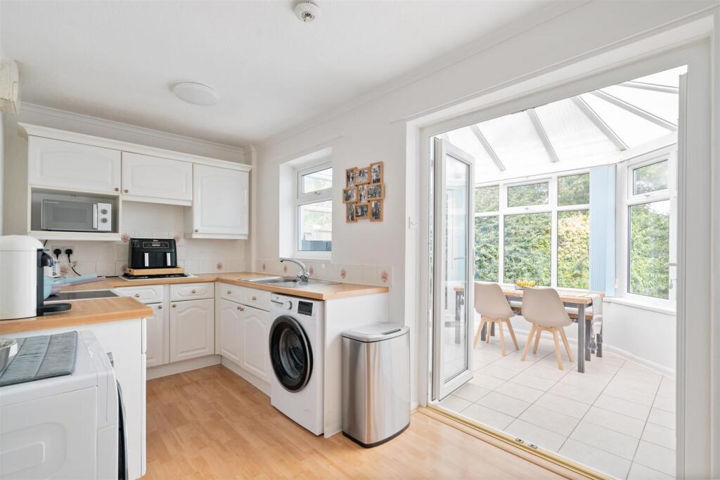 20 Crimscote Close_7.jpg