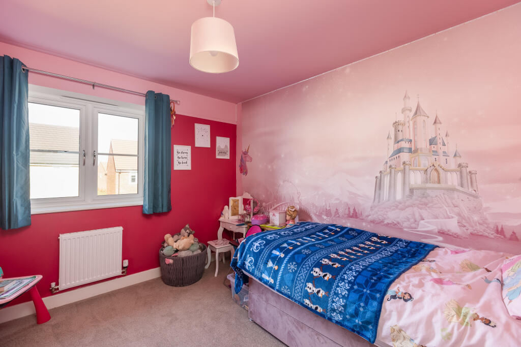 Holly Drive 12 Bedroom 4-1