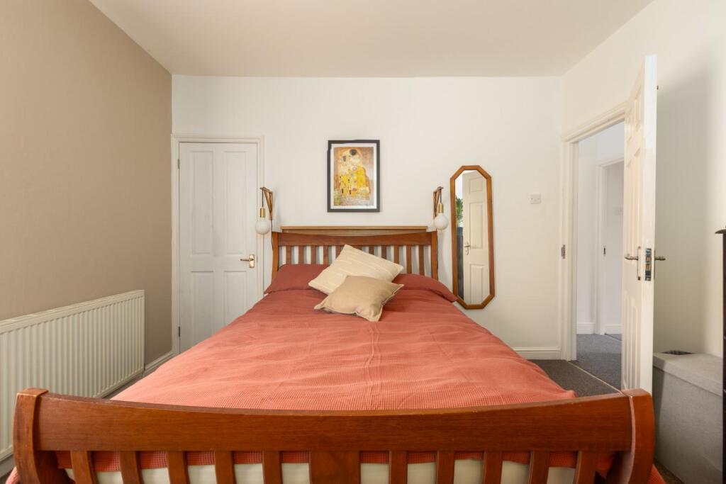 15 Stuart Street, BS5-2.jpg