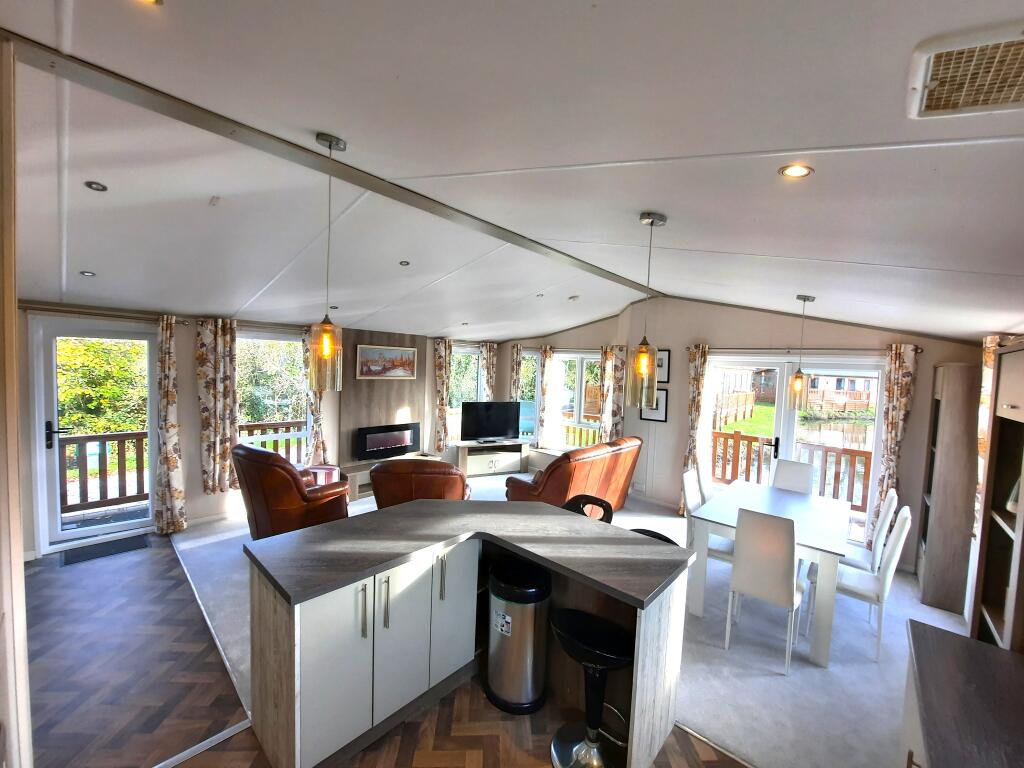 Open Plan Living Room/Dining Area