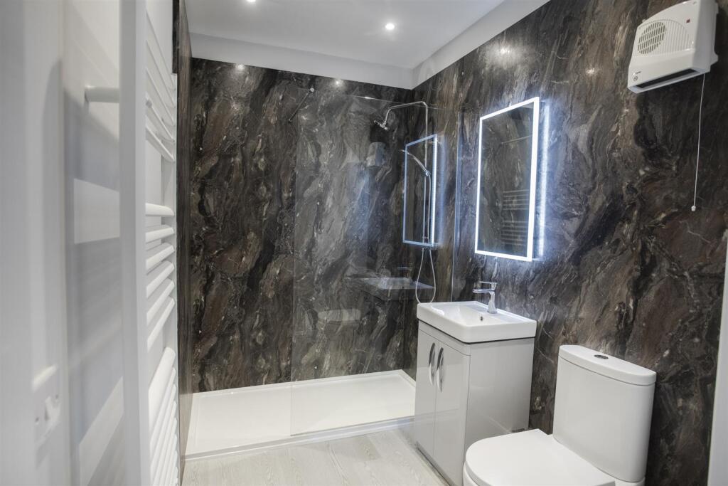 030222-  1 Bank Hous