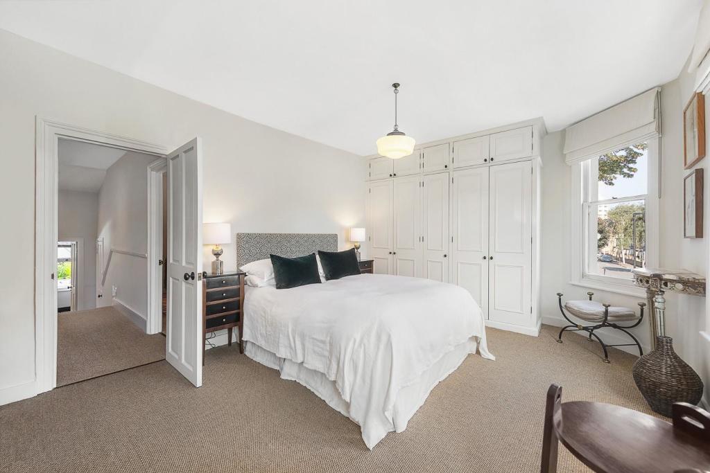 Second Bedroom (2).jpg